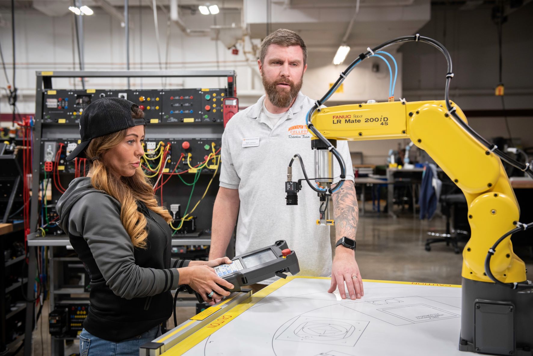 Student uses robot arm in robotics